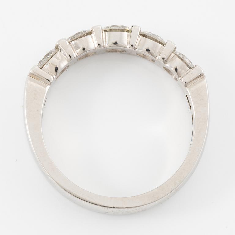 Ring, half eternity band, 18K white gold set with brilliant-cut diamonds, total 1.06 ct.