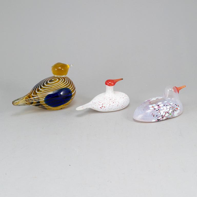 Three glass birds, incl. Bertil Vallien, Kosta.