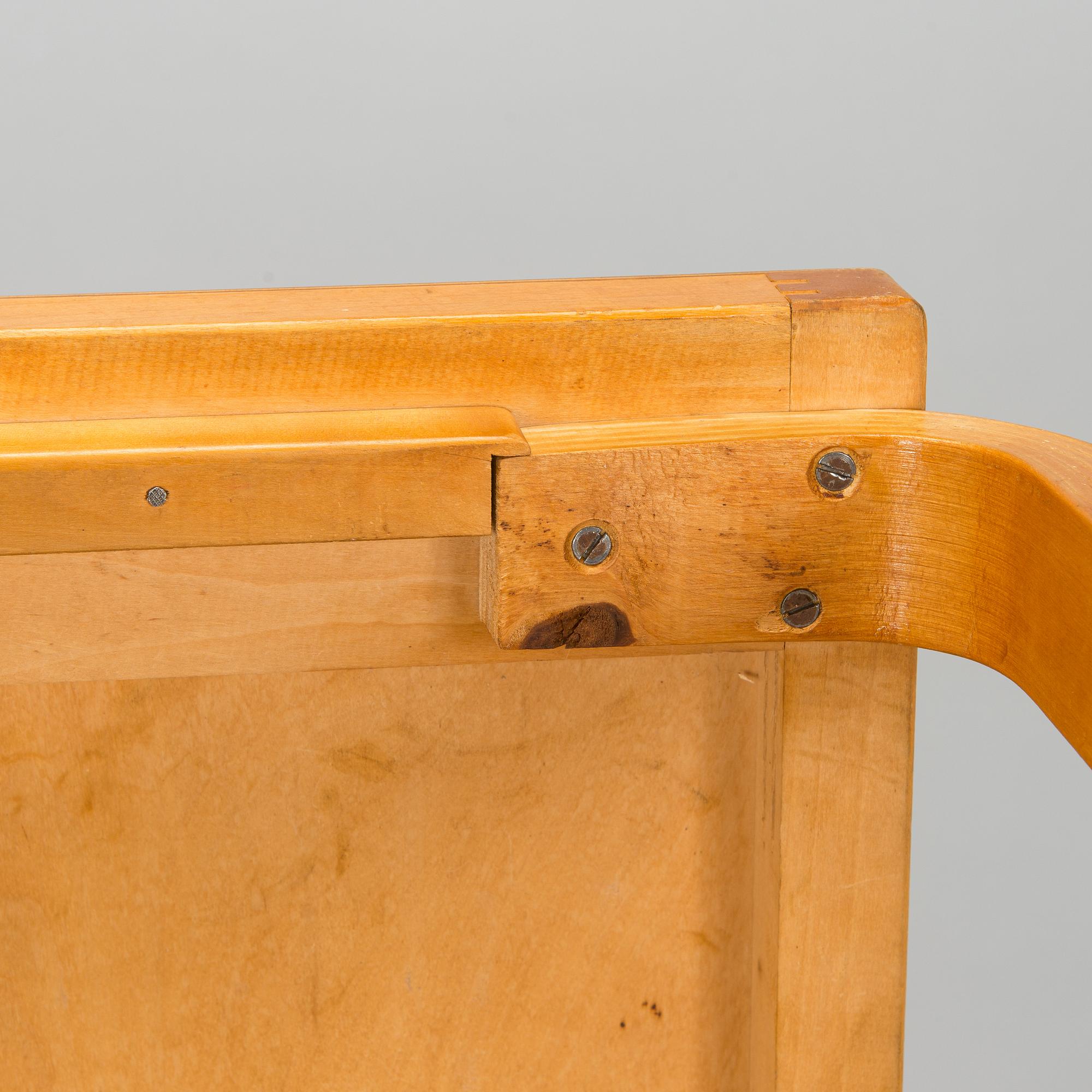 Alvar Aalto, bord, modell 82 för O.Y. Huonekalu- ja Rakennustyötehdas A.B. 1900-talets mitt.