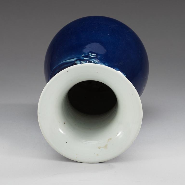 A blue vase, Qing dynasty.