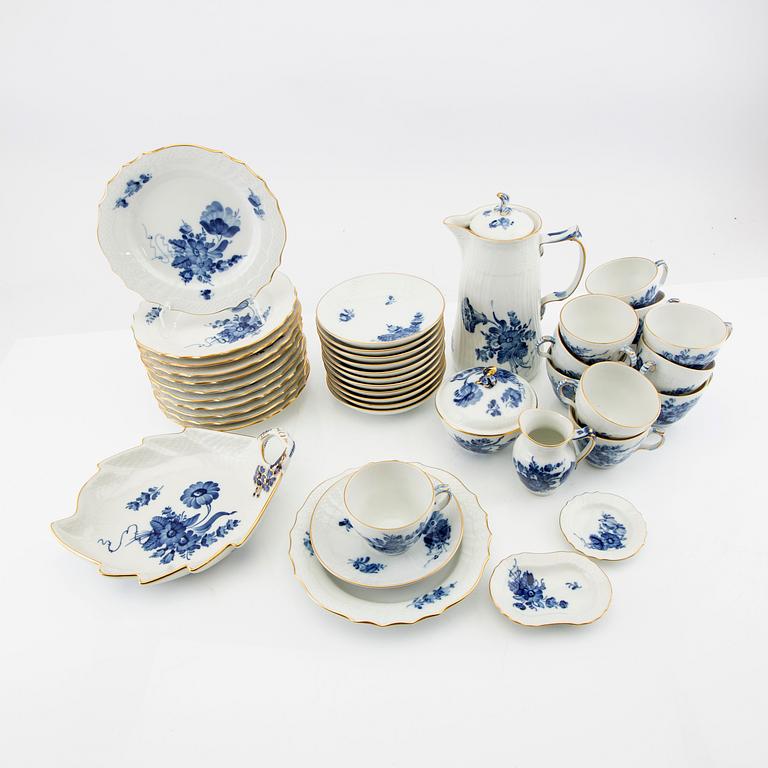 Servis 31 dlr "Blue Flower" Royal Copenhagen porcelain, second half of the 20th century.