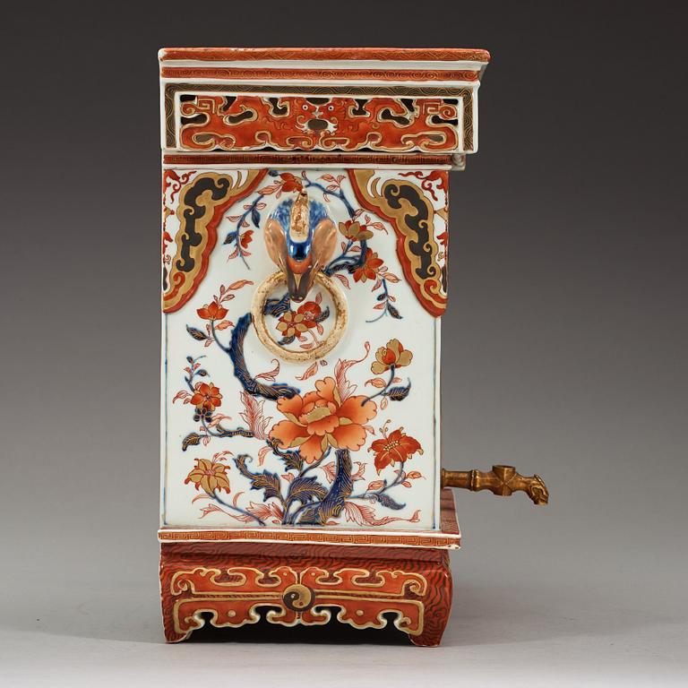 An Imari water cistern, Qing dynasty, 18th Century.