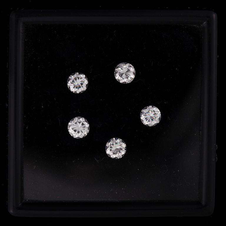 DIAMANTER, 5 st, ca 0,20 ct / st, samt andra små ädelstenar.