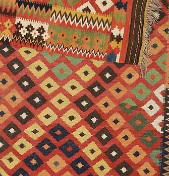 MATTA, Kelim, old. Ca 390 x 192 cm.