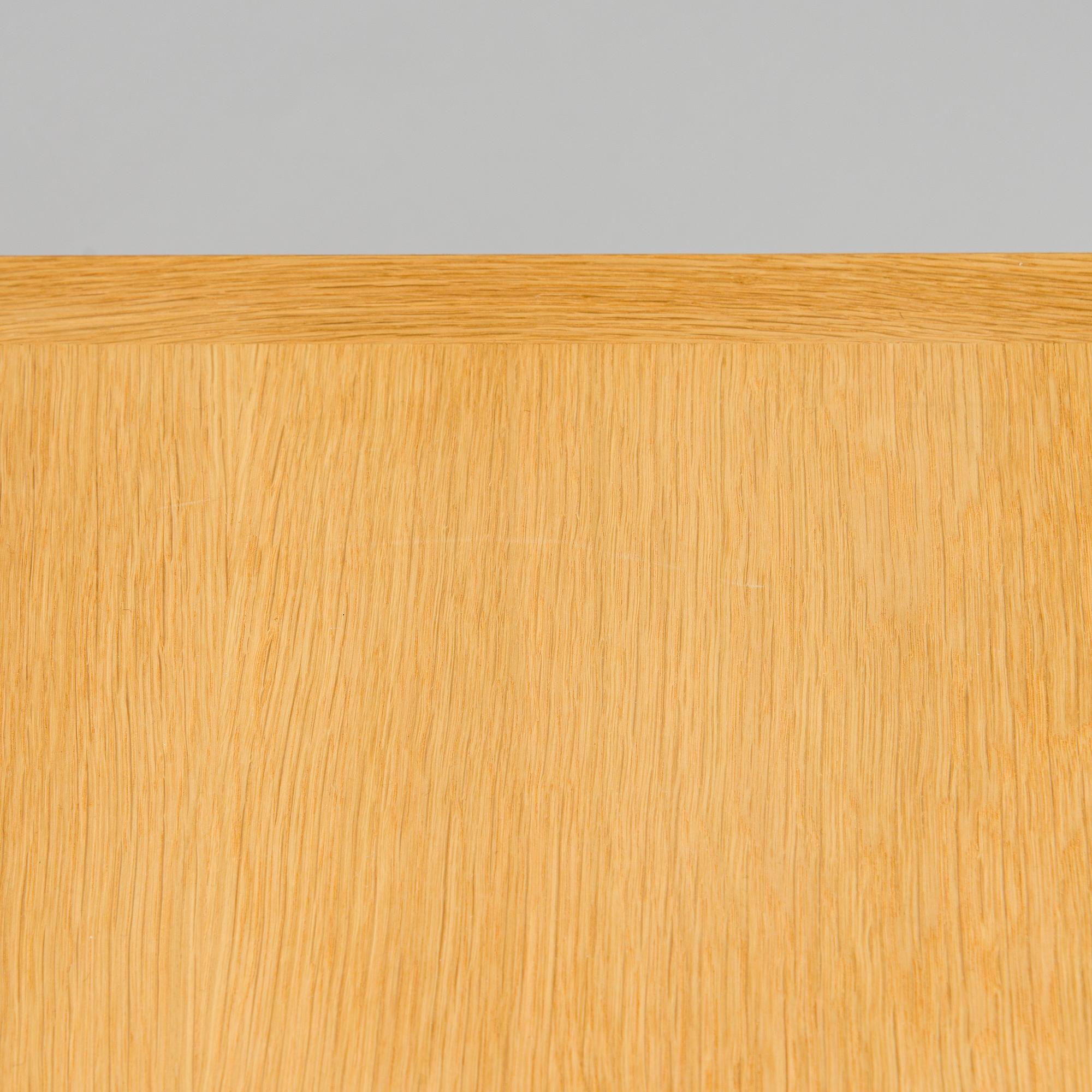 Bertil Fridhagen, ruokapöytä sekä tuoleja, 4 kpl, Bodafors, 1900-luvun toinen puolisko.