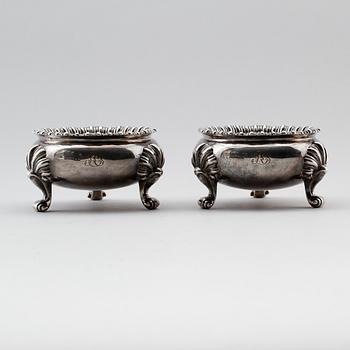 SALTKAR, 1 par, silver, Robert Garrard, Garrards, Panton Street, London, 1826. Vikt ca 351 gram.