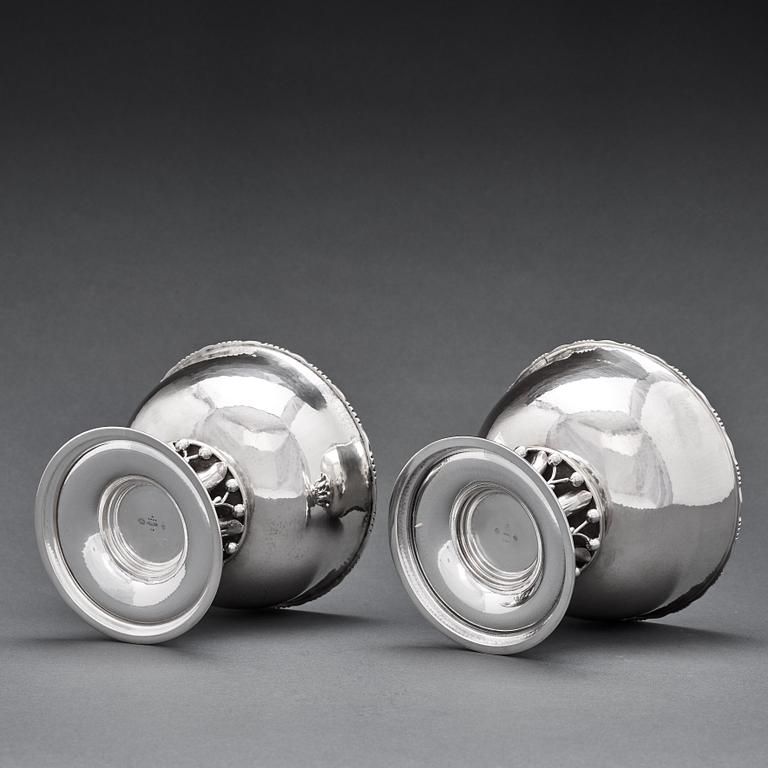 Georg Jensen, skålar 2 st, Köpenhamn  1915-1927 (otydligt), 830/1000 och 925/1000 silver, designnr 19 & 19A.