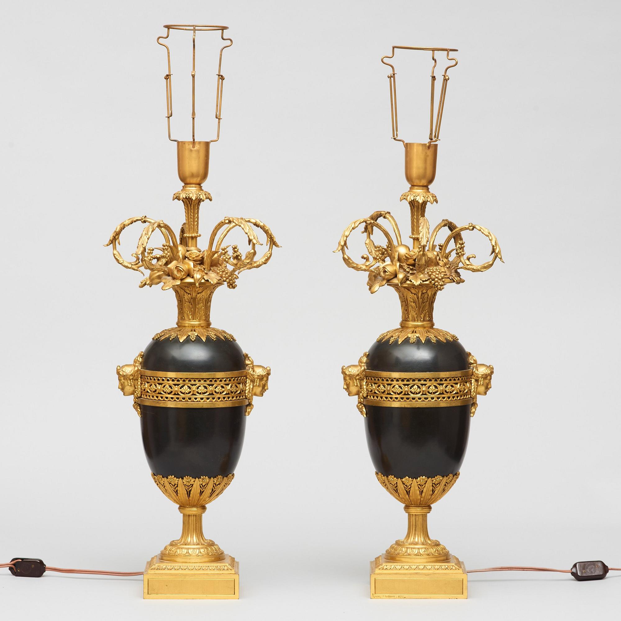 BORDSLAMPOR, ett par, av Henry Dasson 1877. Louis XVI-stil.
