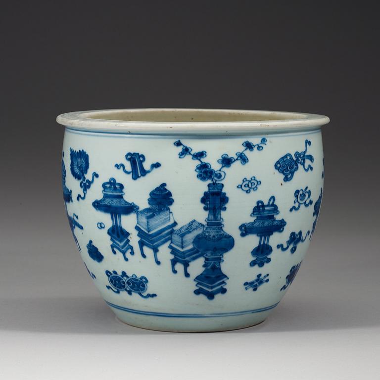 A blue and white pot, Qing dynasty, 18th century.