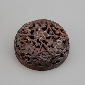 A blue and white jar, Qing dynasty, 18th Century.