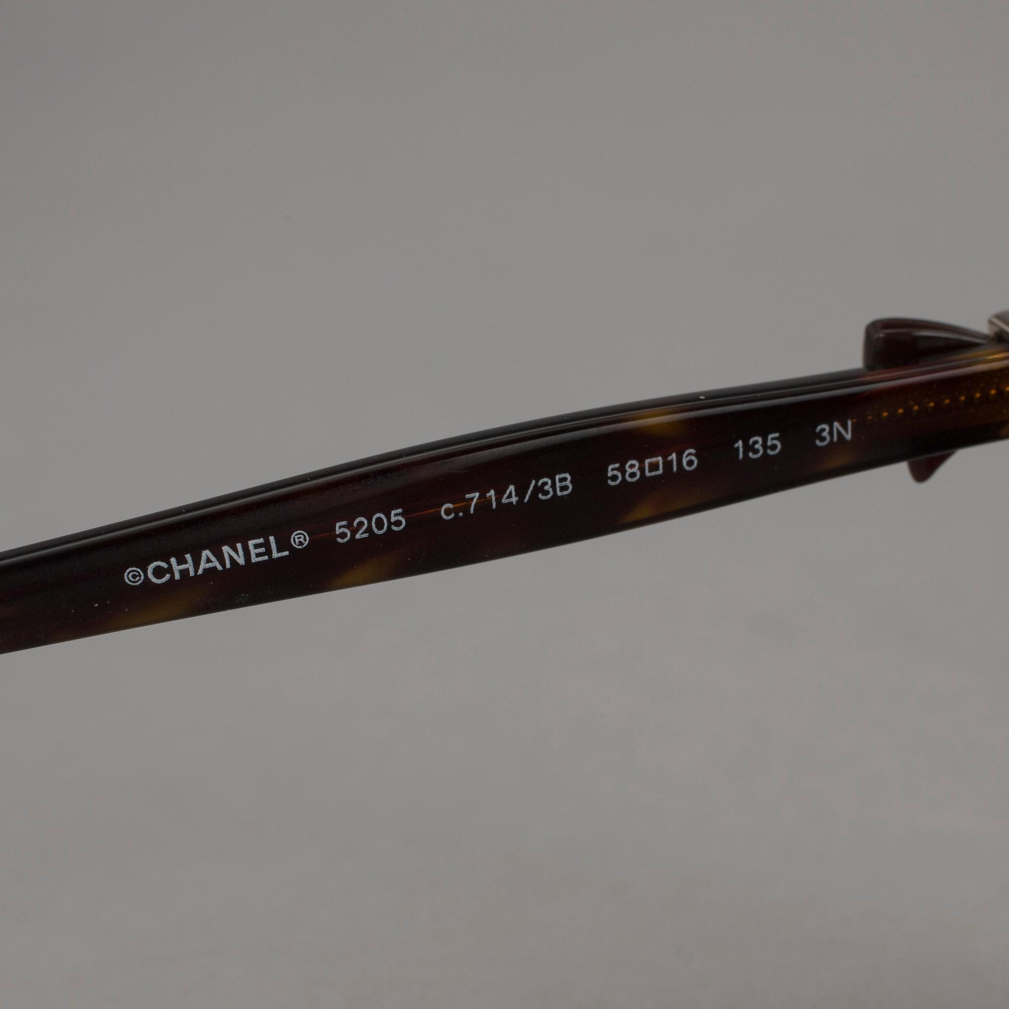 SOLGLASÖGON, Chanel.