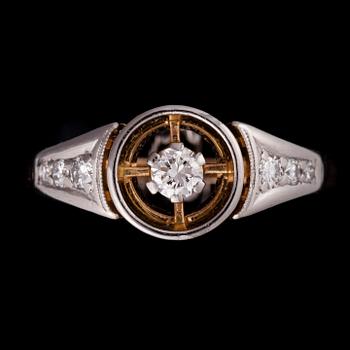 RING, 18K guld, briljantslipade diamanter, N. Westerback, Helsingfors 1966. Vikt 4,8 g.