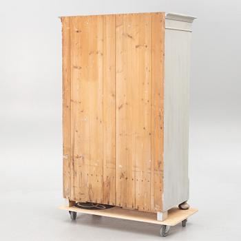 A cabinet, from around the year 1900.
