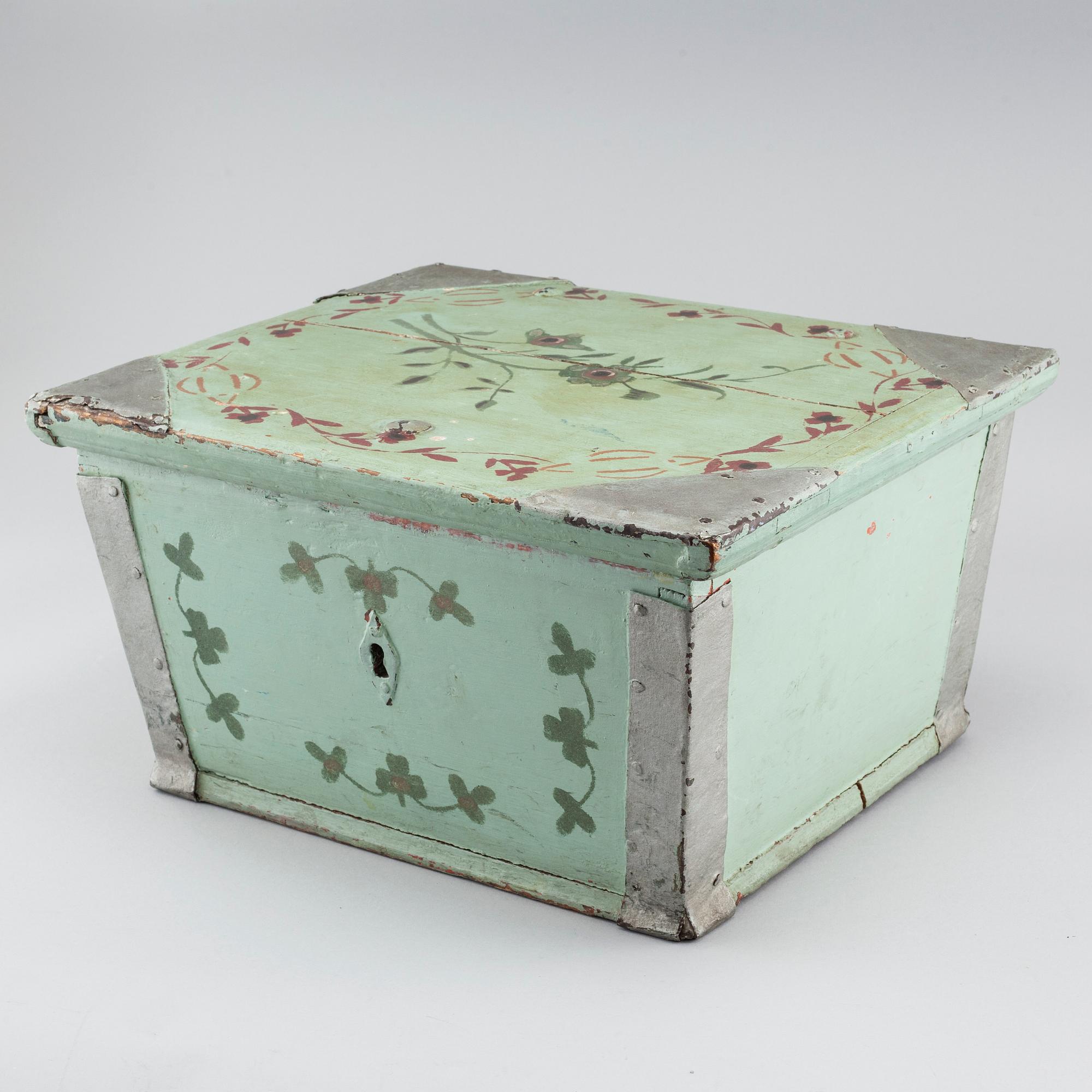 A 19th cenutry coffer.