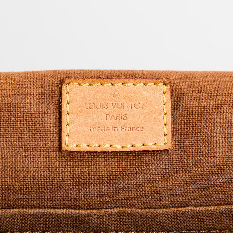 Louis Vuitton, A 'Bosphore Messenger PM' bag.