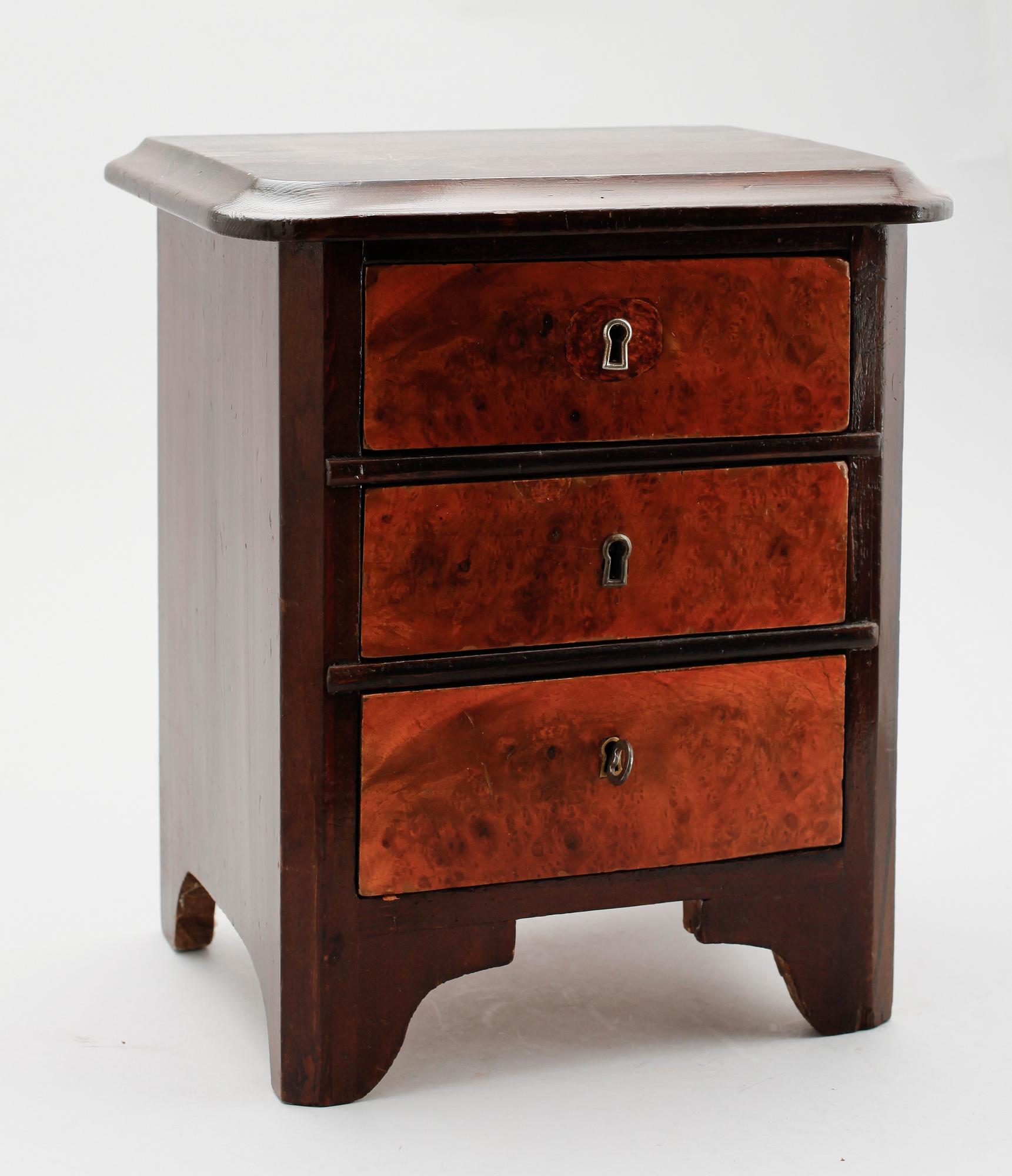 MINIATYRBYRÅ, 1800-tal.