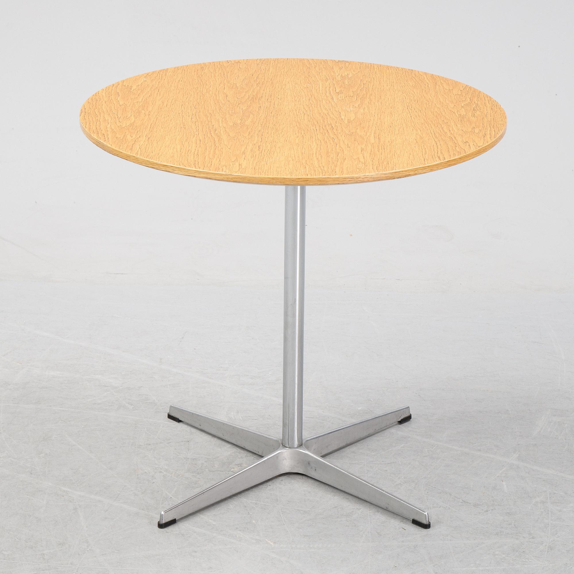 Arne Jacobsen, bord, "A622", Fritz Hansen, Danmark, 2008.