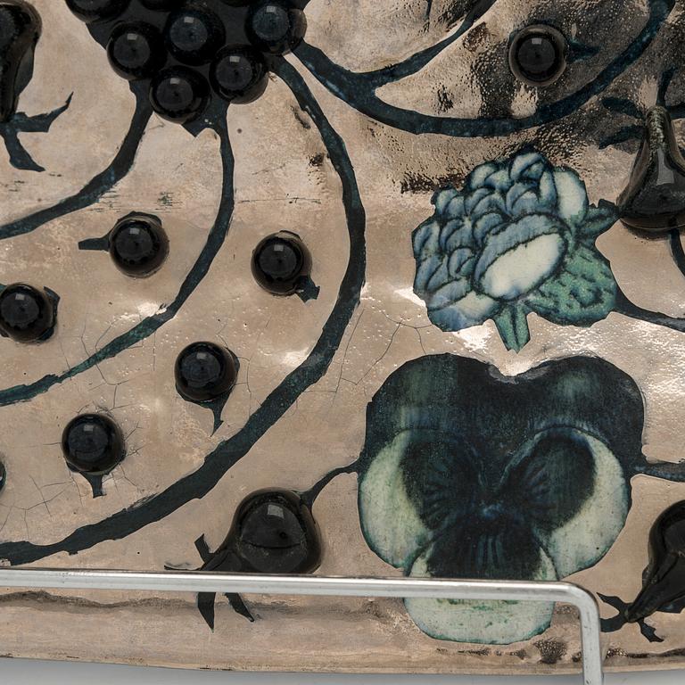 Birger Kaipiainen, a stoneware decorative dish signed Kaipiainen Arabia.