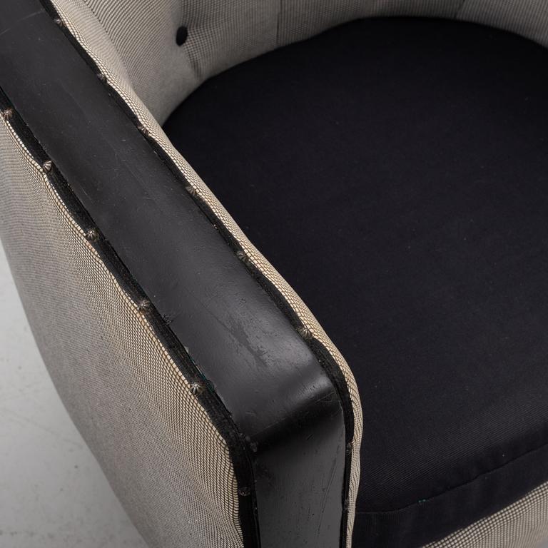 A pair of armchairs, first half of the 20th century.
