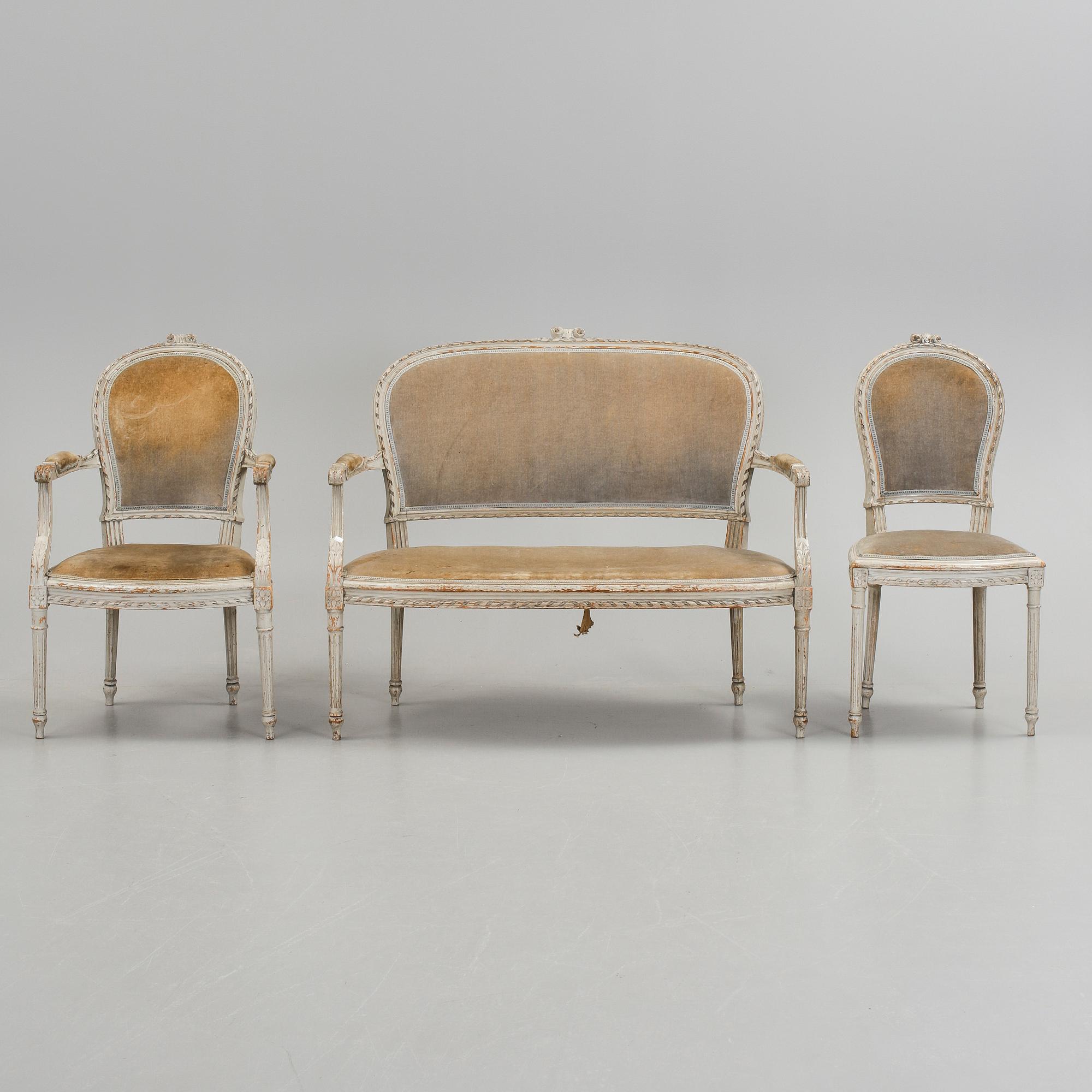 SOFFGRUPP, 3 delar, Louis XVI-stil, omkring 1900.
