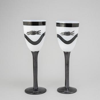 Ulrica Hydman-Vallien, vas, pokal, samt 6 glas, Kosta Boda, signerade.