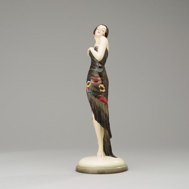 JOSEF LORENZL, figurin, "Spanischer Shawl", Goldscheider, modell 5822, Wien 1920-30-tal.