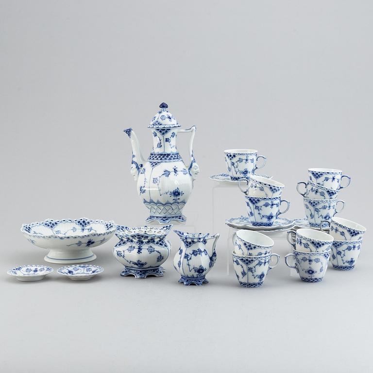 Royal Copenhagen, a 'Musselmalet' part mocca service, Denmark (18 pieces).