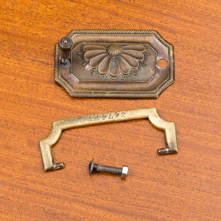 A chest of drawers from the John Widdicomb Furniture, Grand Rapids Michigan, USA, first half of the 20th Century.