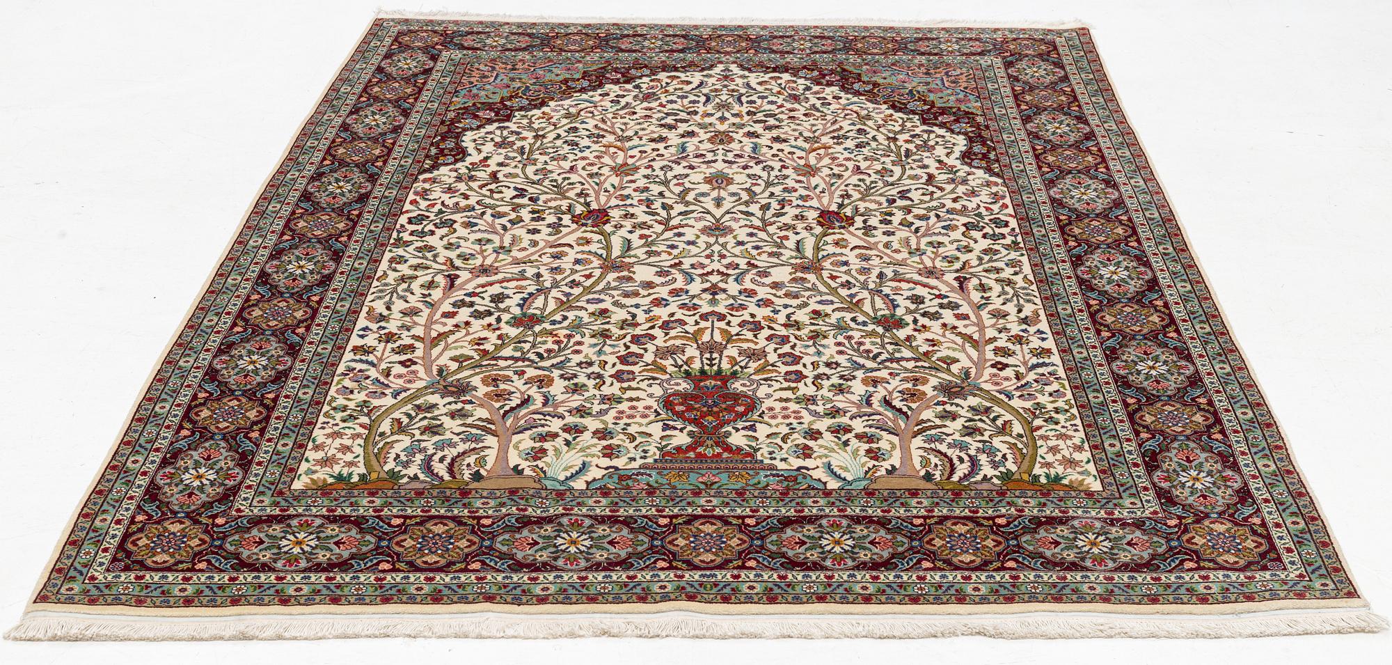 Matta, Täbris part silk, ca 266 x 176 cm.