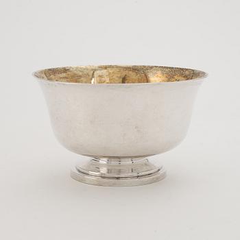 A silver bowl by Adolf Zethelius, Stockholm 1823.