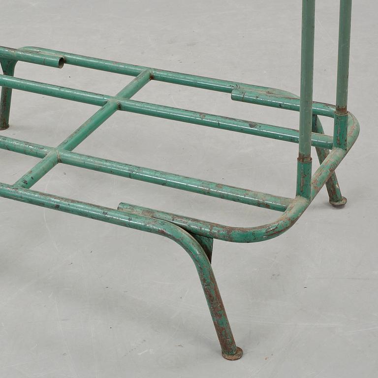 KLÄDHÄNGARE, industri, 1900-talets mitt.