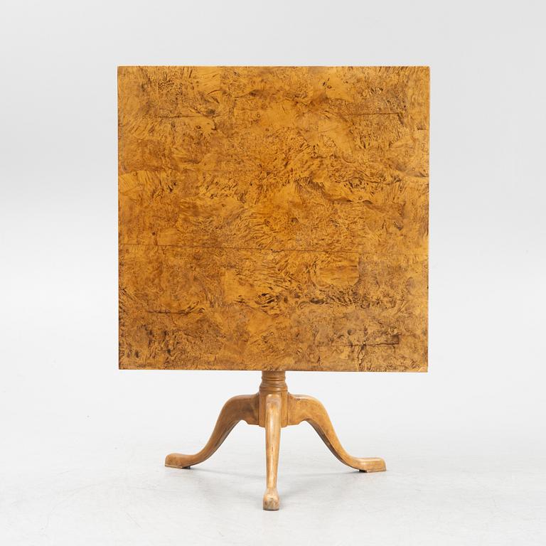A tilt-top table by Anders Jacob Rosendahl (active in Arboga 1762-1836).