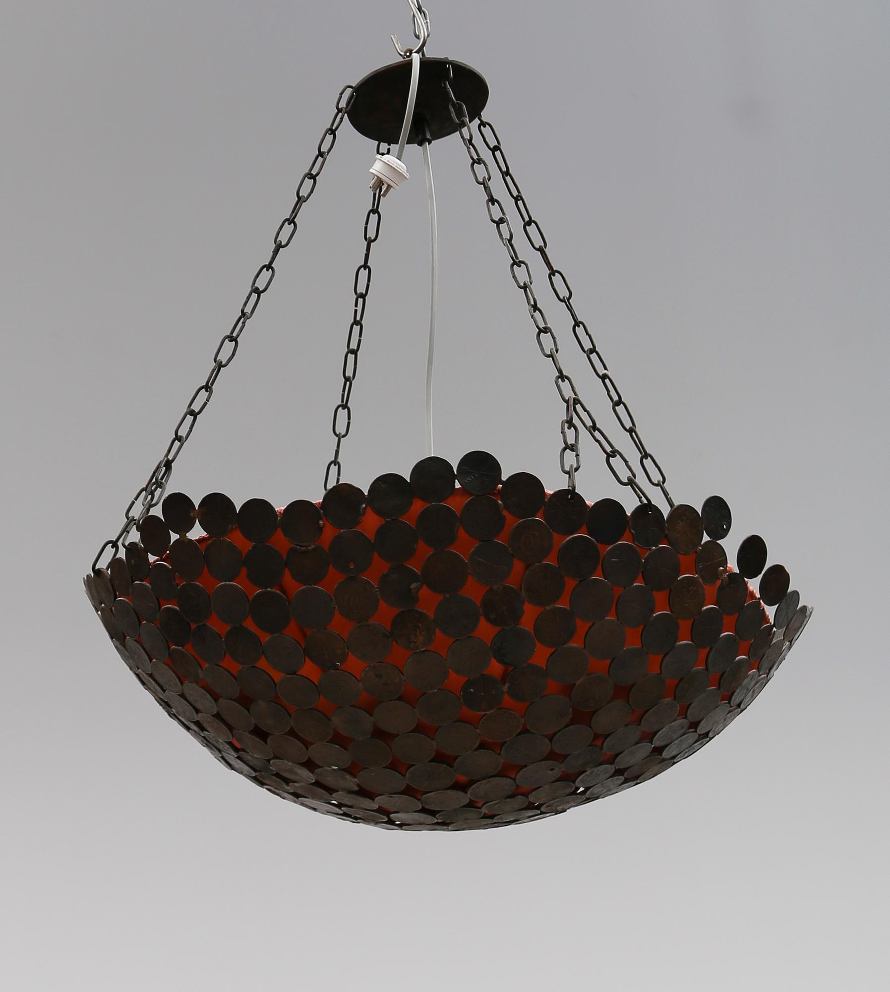 TAKLAMPA, sekelskiftet 1900, av 1700- och 1800-tals mynt. Höjd ca 65 cm.