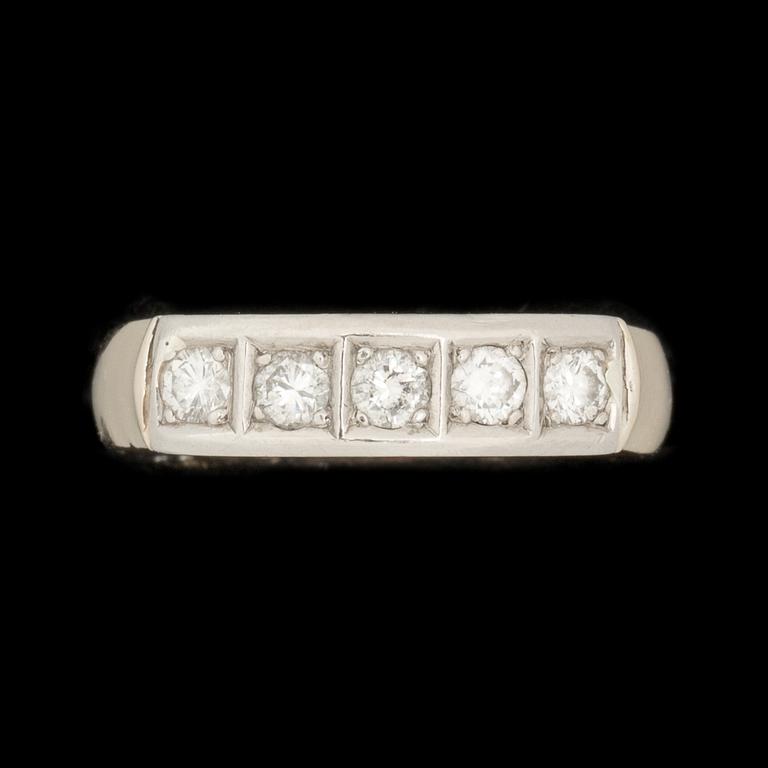 RING, 18k guld- vitguld med briljantslipade diamanter, ca 0,25ct. Vikt ca 6g.