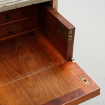 SKRIVBYRÅ, gustaviansk, tillskriven Niclas Korp (mästare i Stockholm 1763-1800), ej signerad.