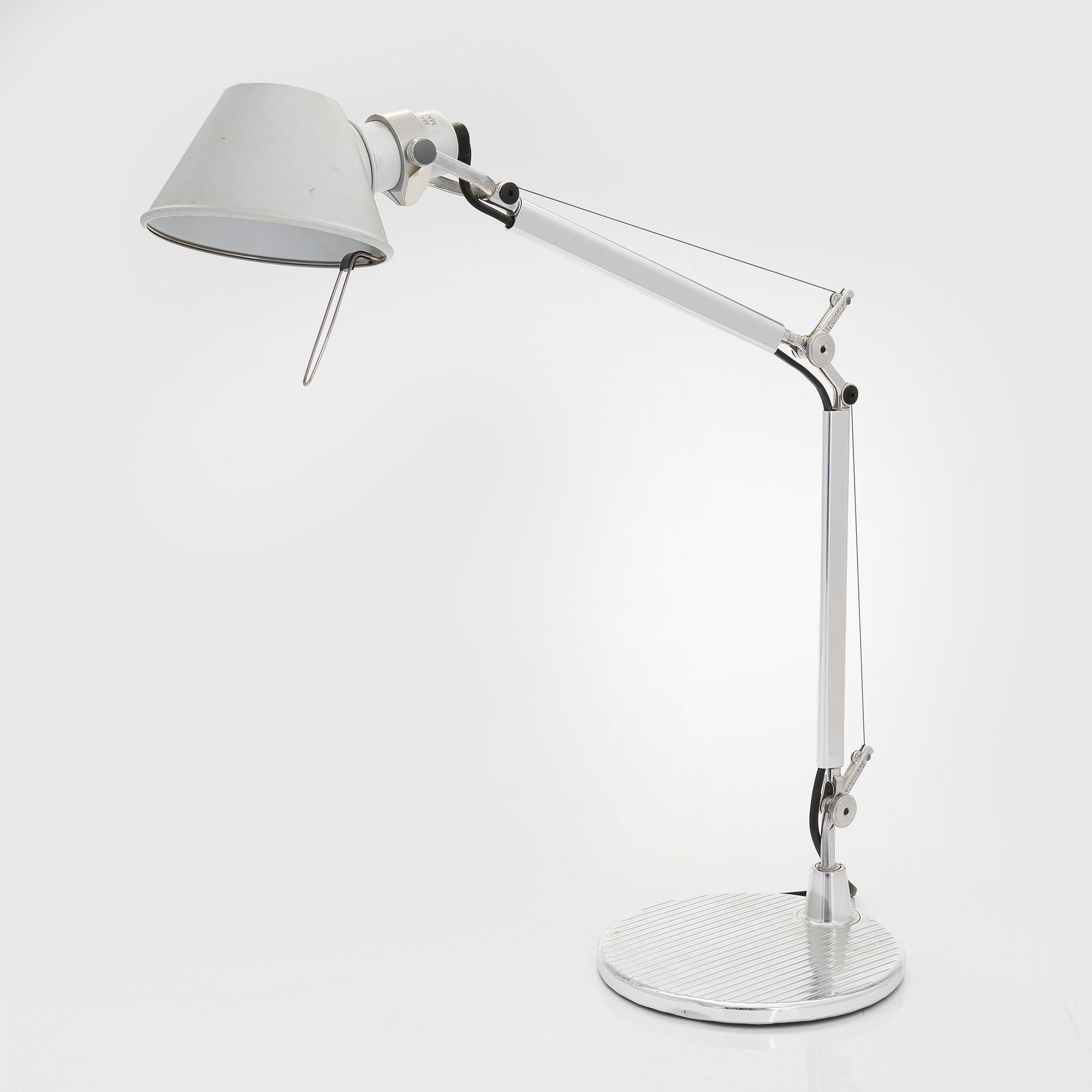 Michele De Lucchi & Giancarlo Fassina, pöytävalaisin, "Tolomeo, micro", Artemide, Italia 2000-luku.