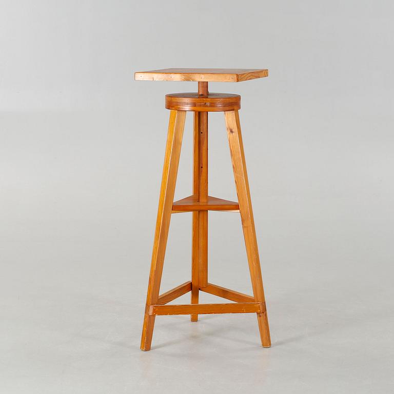 A sculpting table from the mid 20th century.