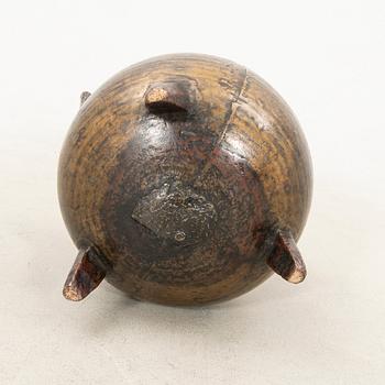 Pot 18th century or earlier.