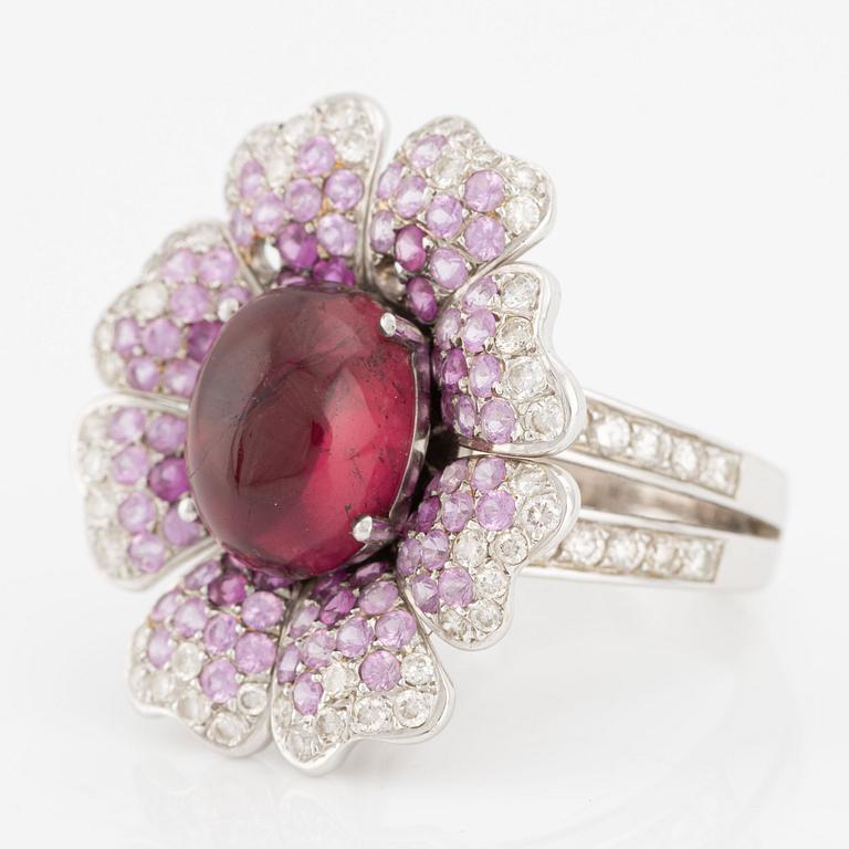 Ring, Gianni Lazzaro, 18K white gold in the shape of a flower with cabochon-cut tourmaline, pink sapphires, brilliant-cut diamonds.