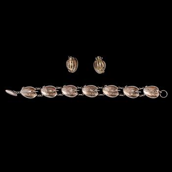 ARMLÄNK SAMT ÖRHÄNGEN, sterlingsilver samt emalj, Volmer Bahner, Danmark, 1900-talets andra hälft. Vikt 30 g.