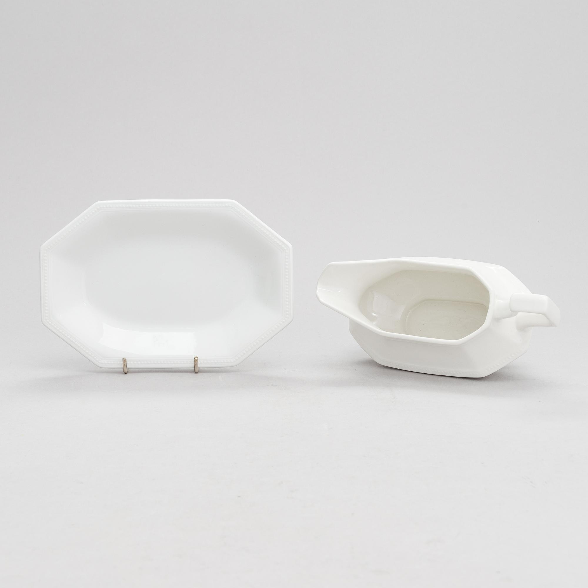 Johnson Bros, ruoka-astiasto "Heritage", 47 osaa, kivitavaraa. Englanti.