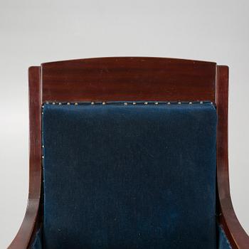 A pair of jugend armchairs from the early 20th century.