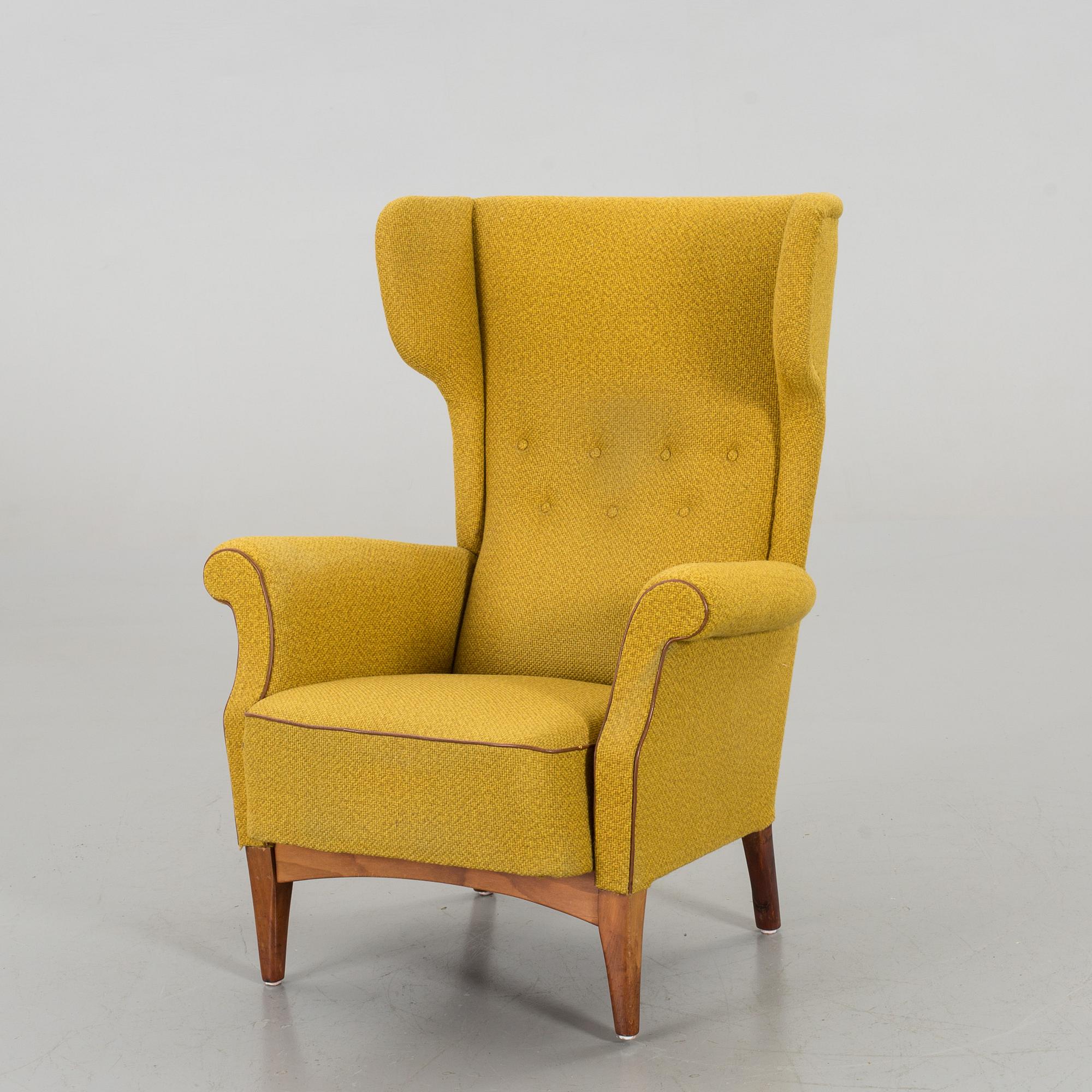 AN 1940-50's ARMCHAIR, ascribed Peter Hvidt & Orla Mörgaard.