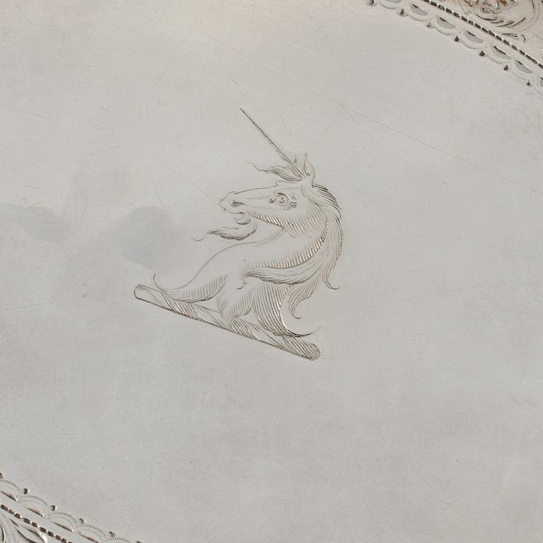 TEKANNA MED FAT, silver, Daniel Smith & Robert Sharp, London, 1784. Total vikt 609 g.