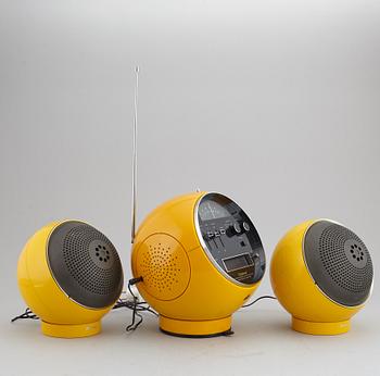 A 1970's Weltron Radio with speakers.