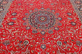 A Kashan carpet, c. 400 x 297 cm.
