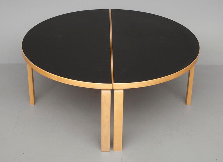 BORD, 2 halvmånformade delar, Alvar Aalto, Artek, modellen formgiven 1935.