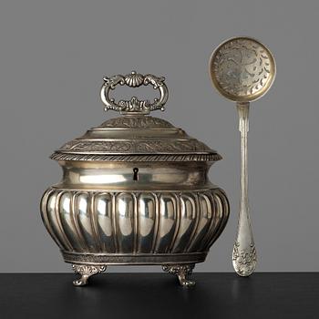 141. A late Empire suger casket and spoon by Erik Nordgren, active in Jönköping 1817-47.