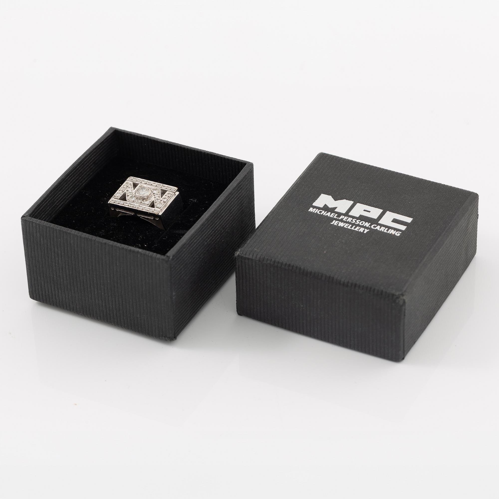 Ring, 18K white gold set with brilliant-cut diamonds.