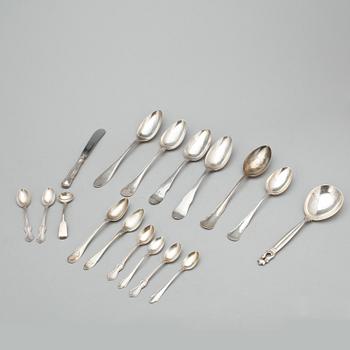 PARTI SILVER, 42 delar,  bl.a. C.G. Hallberg 1945, tot vikt (exklusive knivar) ca 1300 gram.